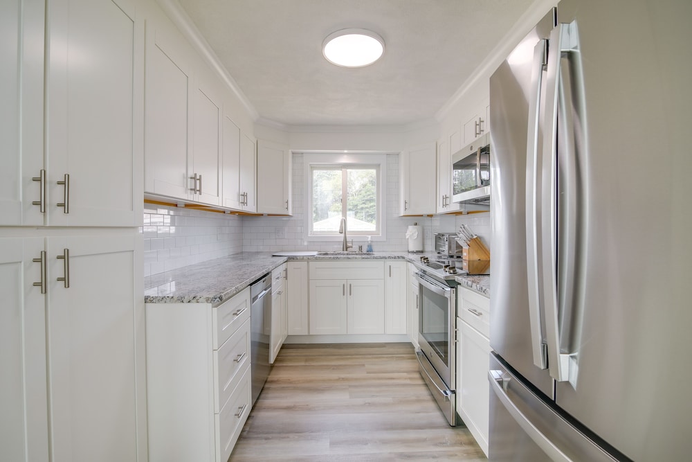 Serene Mattapoisett Home w/ Private Beach Access!