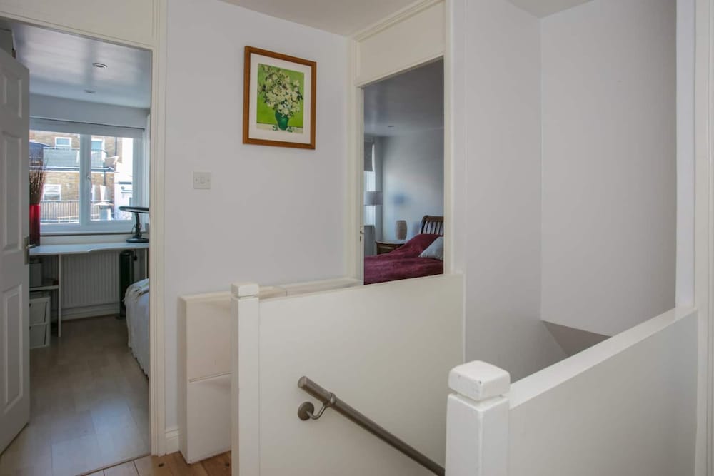 Stunning 3 Bedroom House With Garden in Battersea
