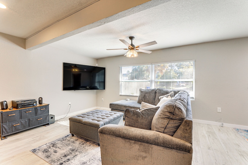 Saltwater Pool & Putting Green: Bradenton Oasis