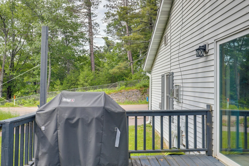 Snowmobile Trail On-site: Cozy Post Lake Retreat