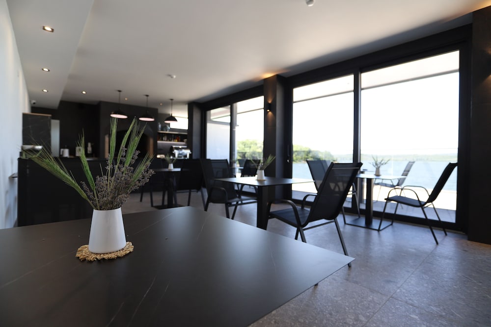 Plein Air Residence & Resort