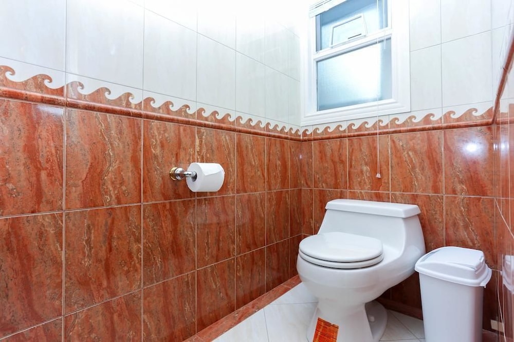 Grand Spacious Suite near YVR by Elevate Rooms view 3