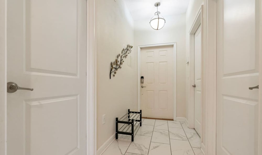 Amazing 5bdr House w Pool -4857