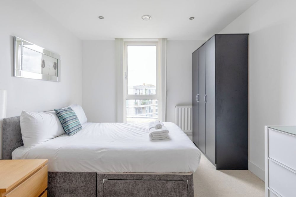 Sleek & Sunny 1BD Flat Near Greenwhich - Deptford!
