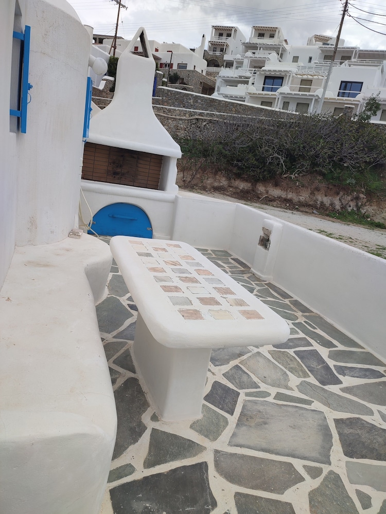 Ornos Beachside 2 Bd Stylish House