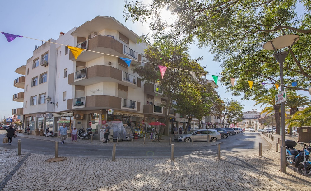 Hotel B45 - Main Avenue 2 Bed Apartment - Image 1