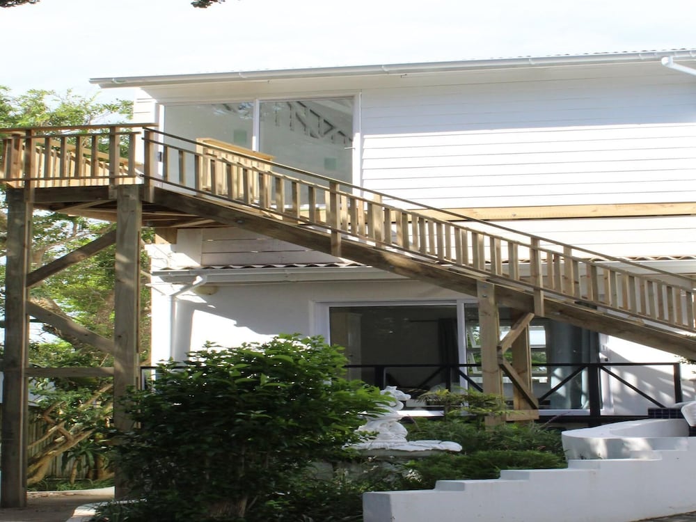 Hotel Blue's Guest House - Image 1