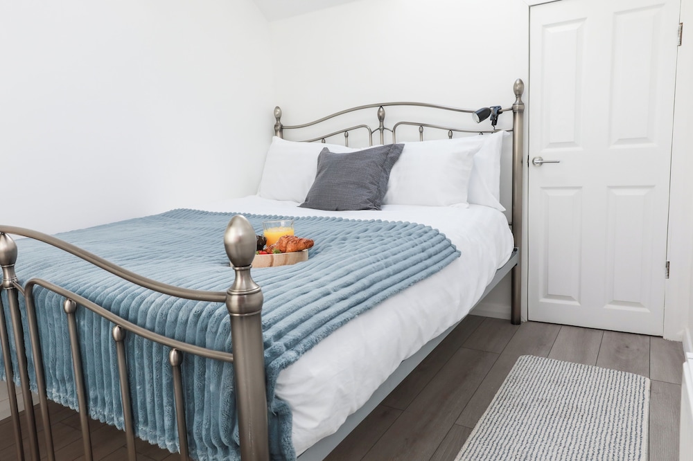 4 Guests - 2 Bedrooms - City Escape Retreat