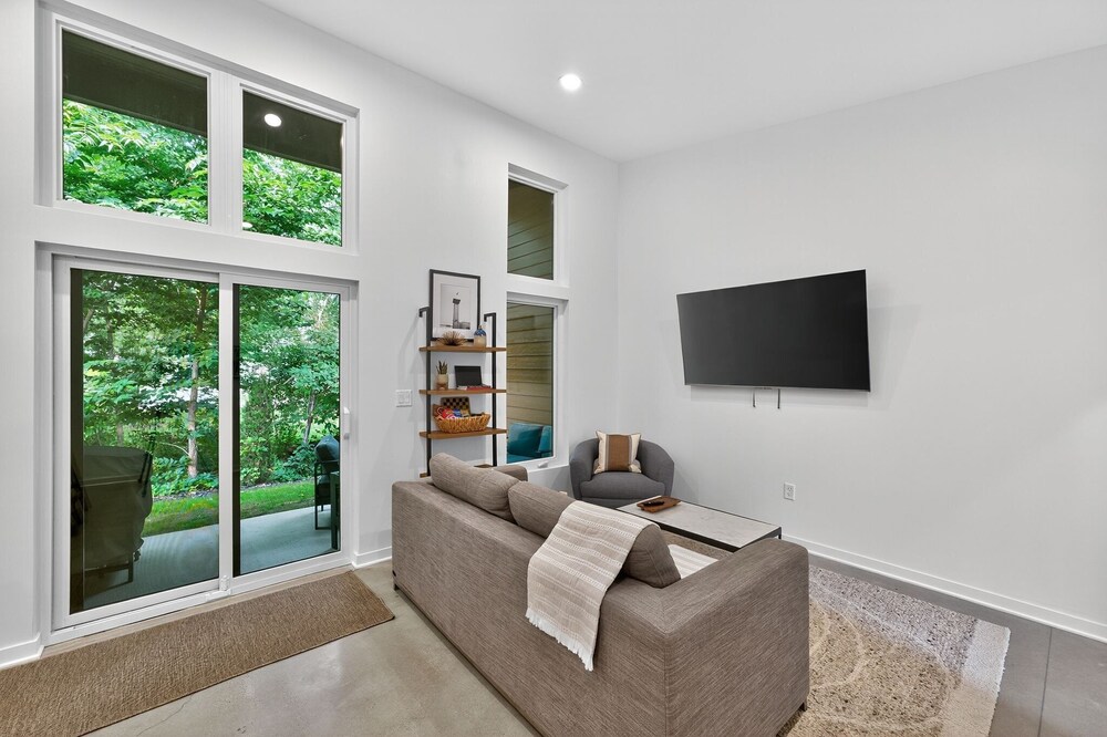 500 House - Unit A 1 Bedroom Townhouse