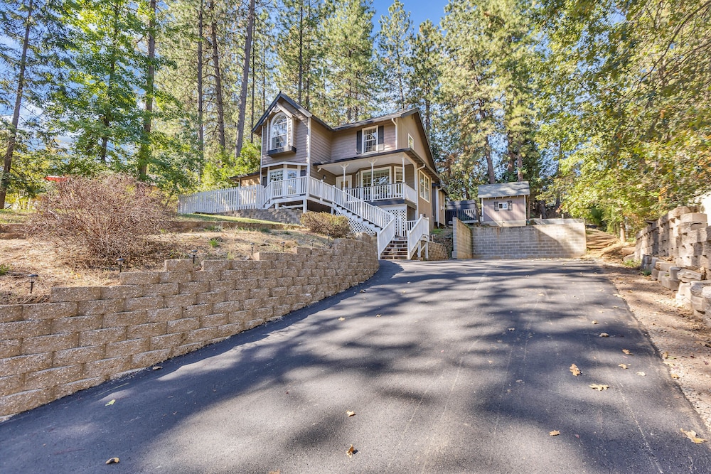 Grass Valley Vacation Rental w/ Private Pool view 4