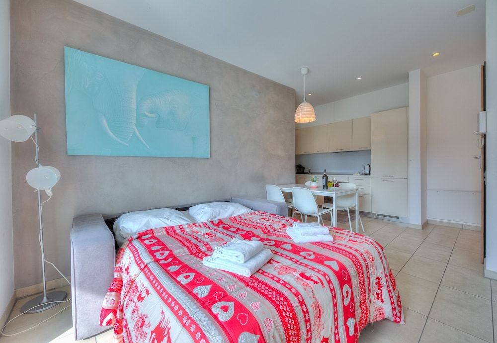 Prestige du Lac 27 view 3