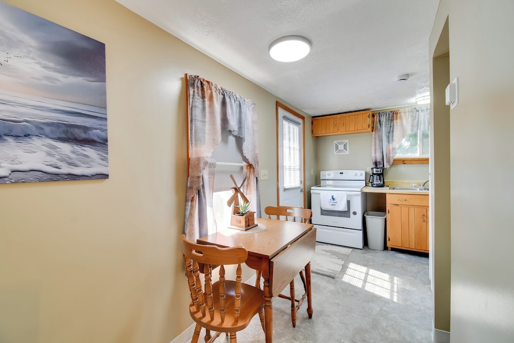 Riverfront Couple's Retreat, 3 Mi to Seneca Lake!