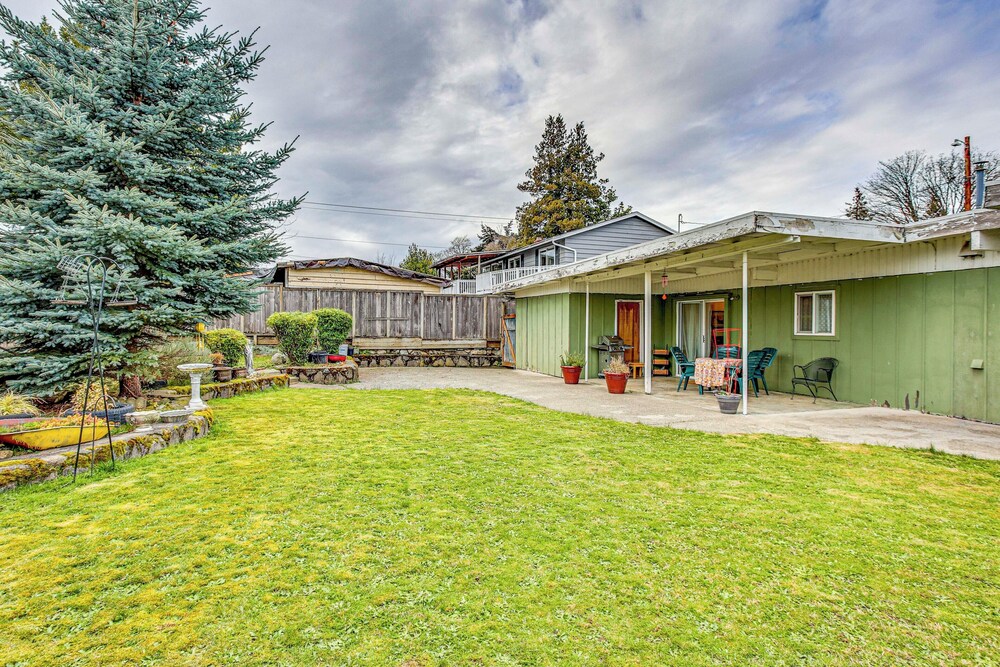 Seatac Home w/ Patio & Grill - 3 Mi to Airport!