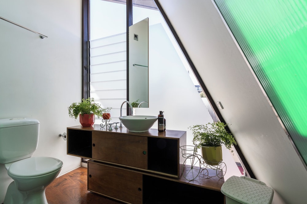 Melbourne Skyline Suite CBD with views