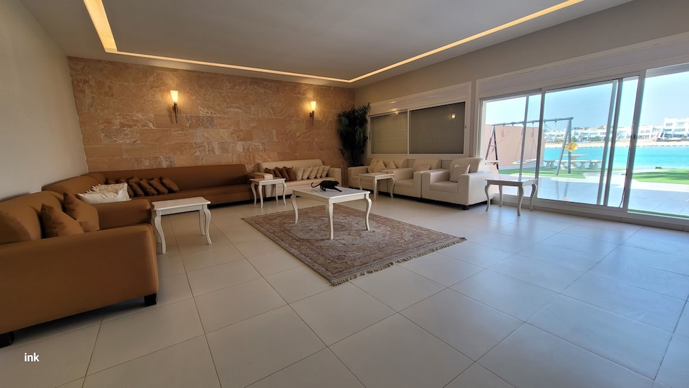 Durrat Al-Arous Villa in Moon Beach