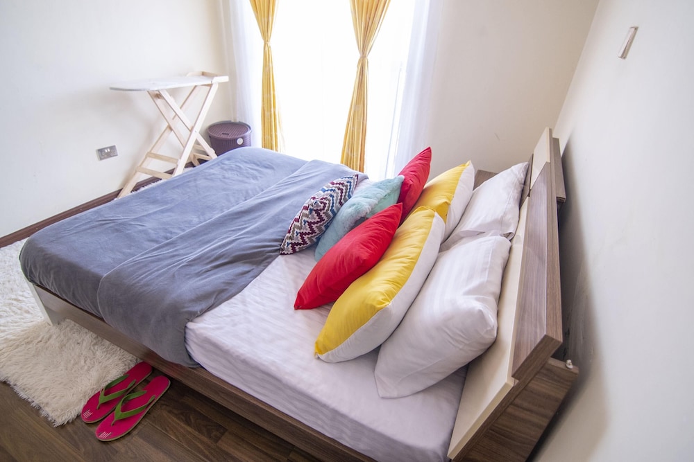 Lux Suites Silver Habor Apartments photo 5