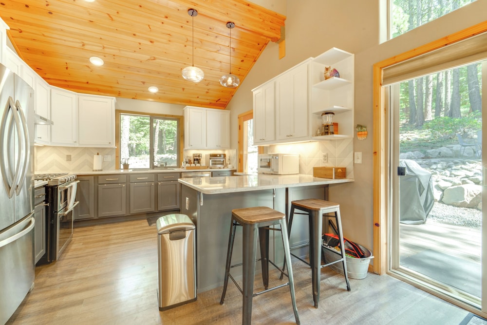 Near Ski Resorts & Trails: Truckee Home w/ Hot Tub