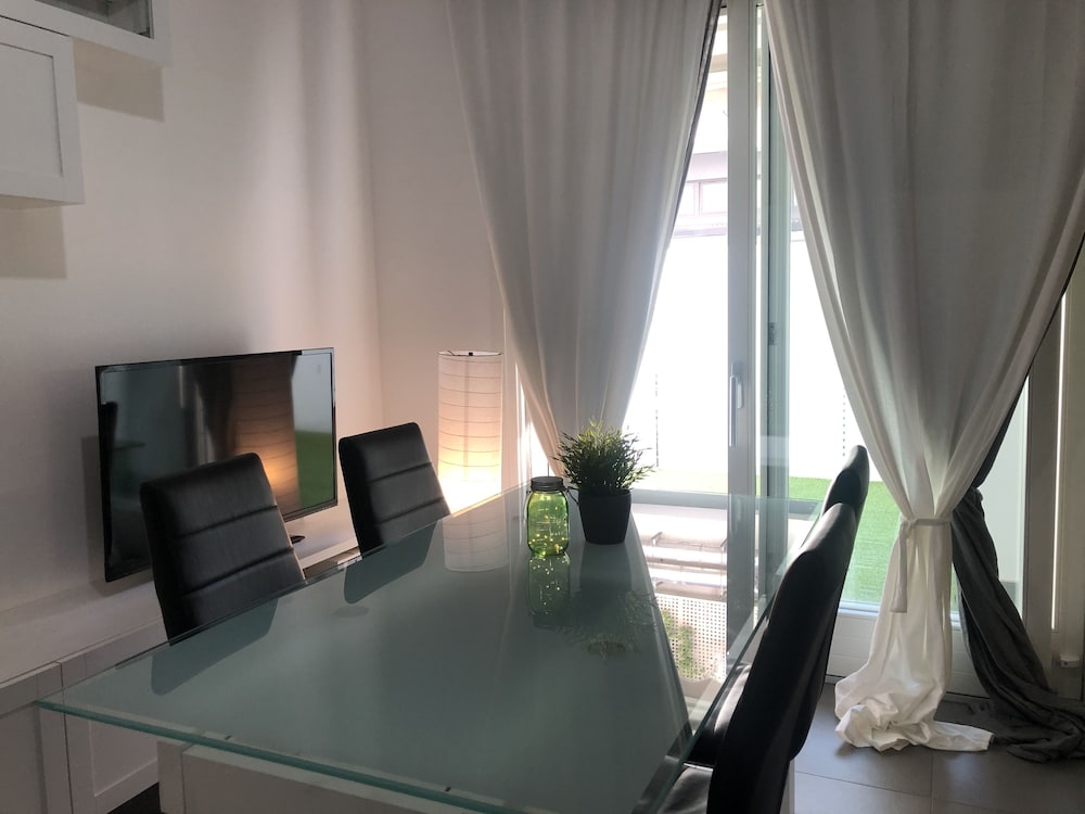 The Italian Home
