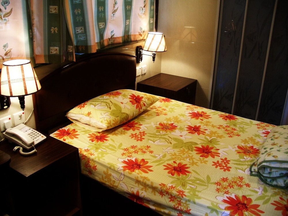 LIS CHAIN HOSTEL