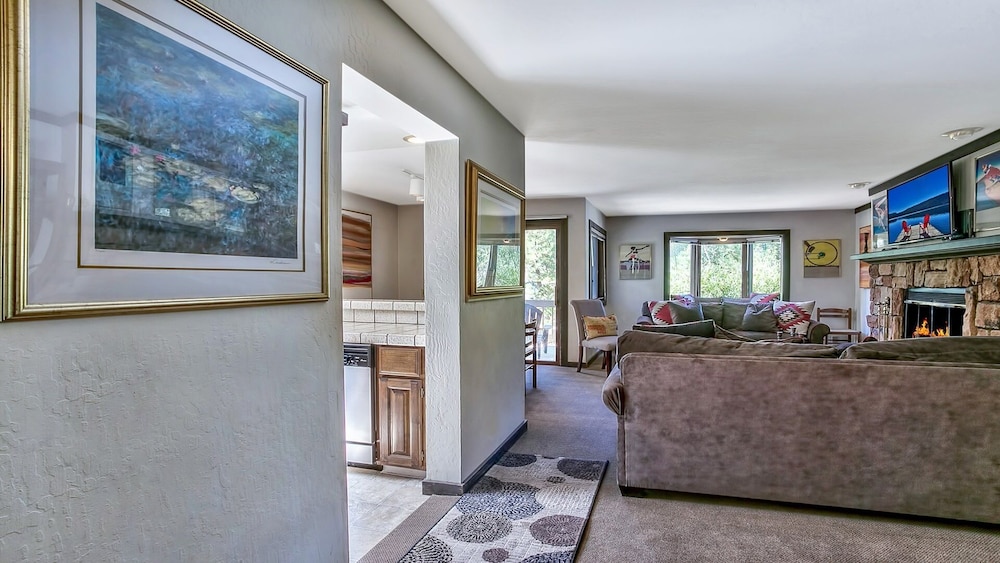 Lake Tahoe Vacations - 227 Squaw Valley Road Condo - Property Image 7