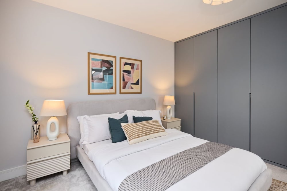 The Avery Hideout - Spacious 3bdr House With Rooftop Terrace