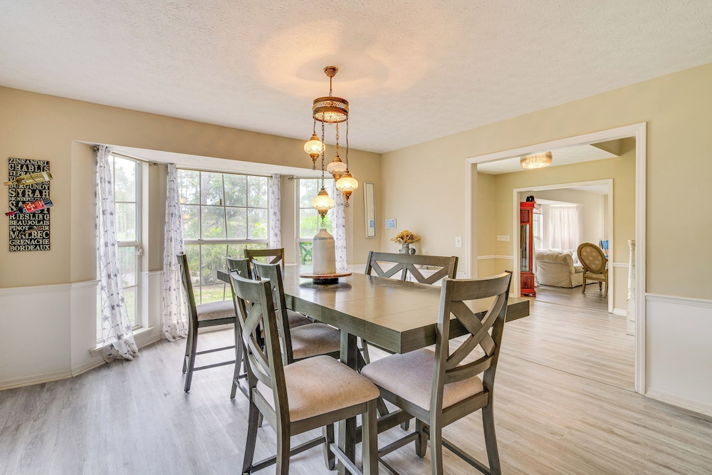 Private Pool & Yard: Family Retreat in Cape Coral
