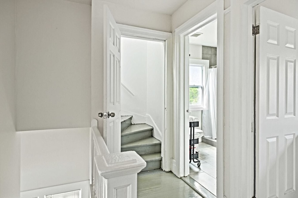 8 Guests, 4Bd Vacation Home Art Gallery, Detroit