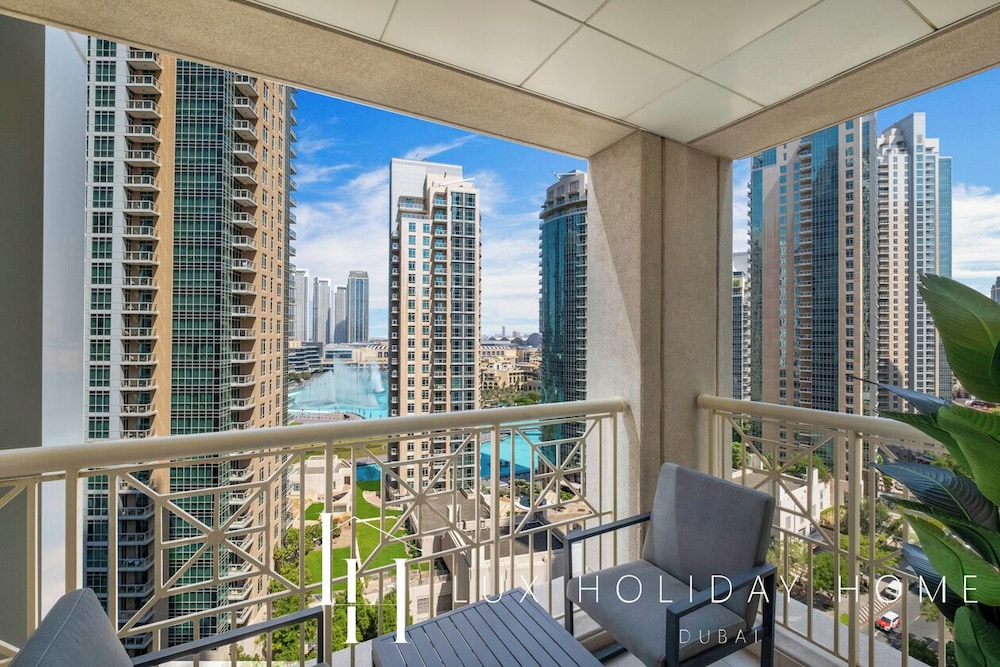 LUX  The Fountain View Suite