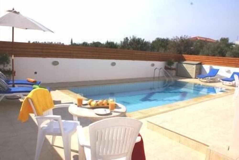 Maricosta Villas