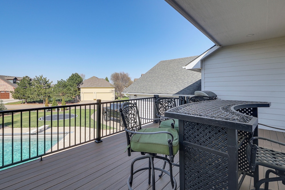 Balcony & Patio: Spacious Home in Bel Aire!