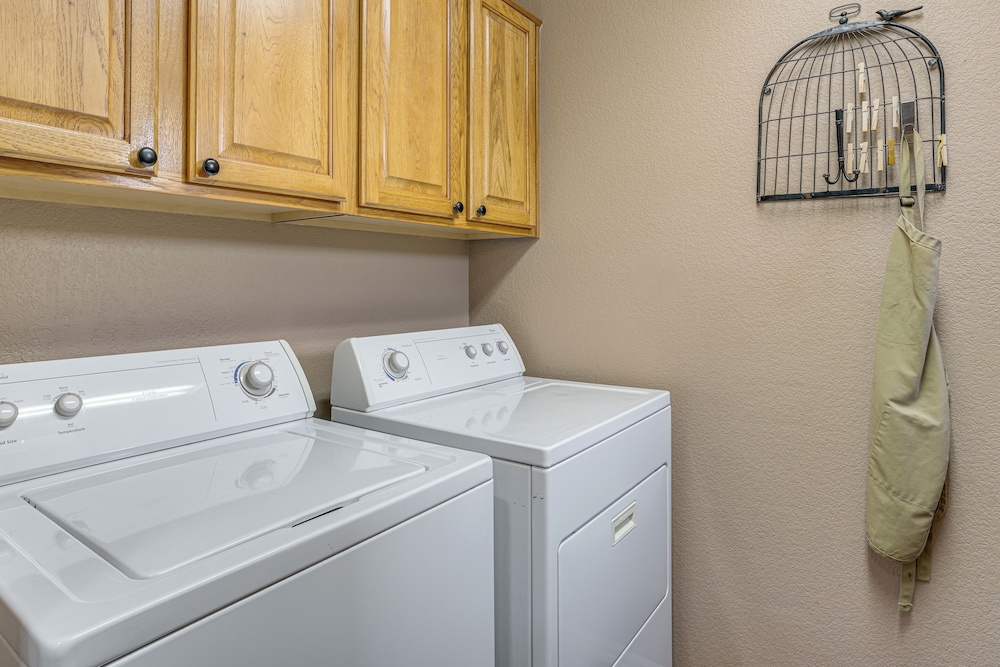 Stay, Work & Golf! Prescott Condo w/ WFH Setup