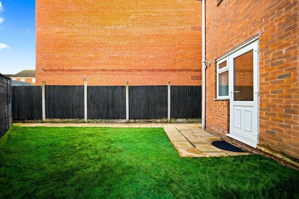 House - Sleeps 6, Garden & Free Parking