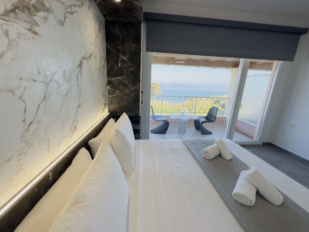 Nikos Apartments