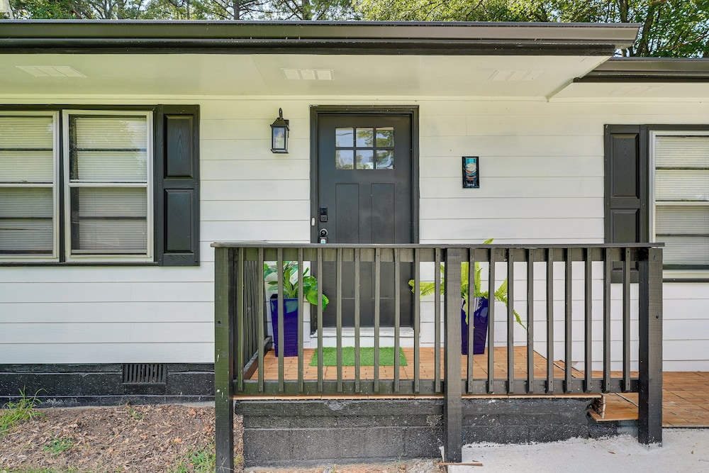 5 Mi to Town: Pet-friendly Retreat in Marietta!