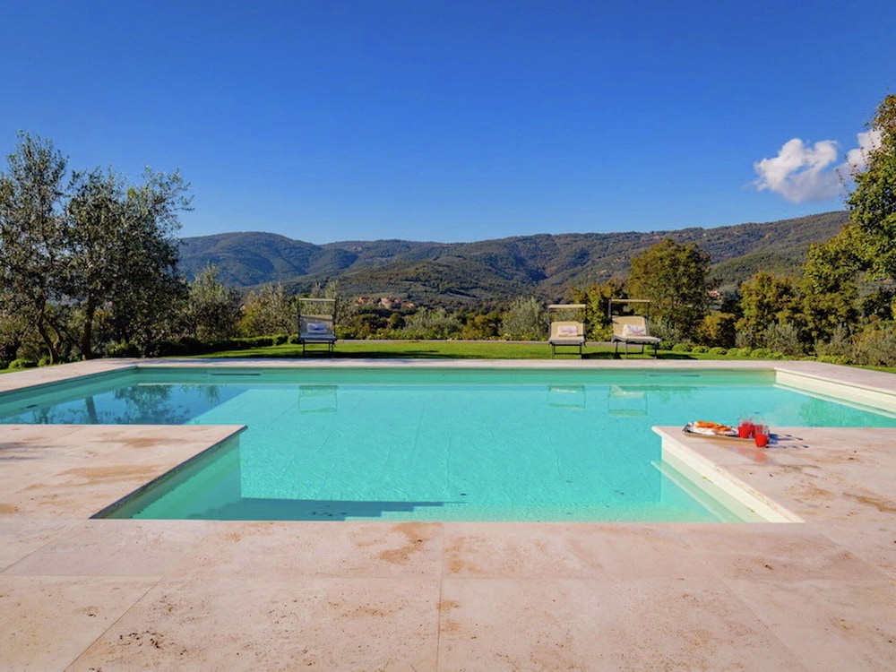 Holiday Home in Castiglion Fiorentino w/ Pool photo 3