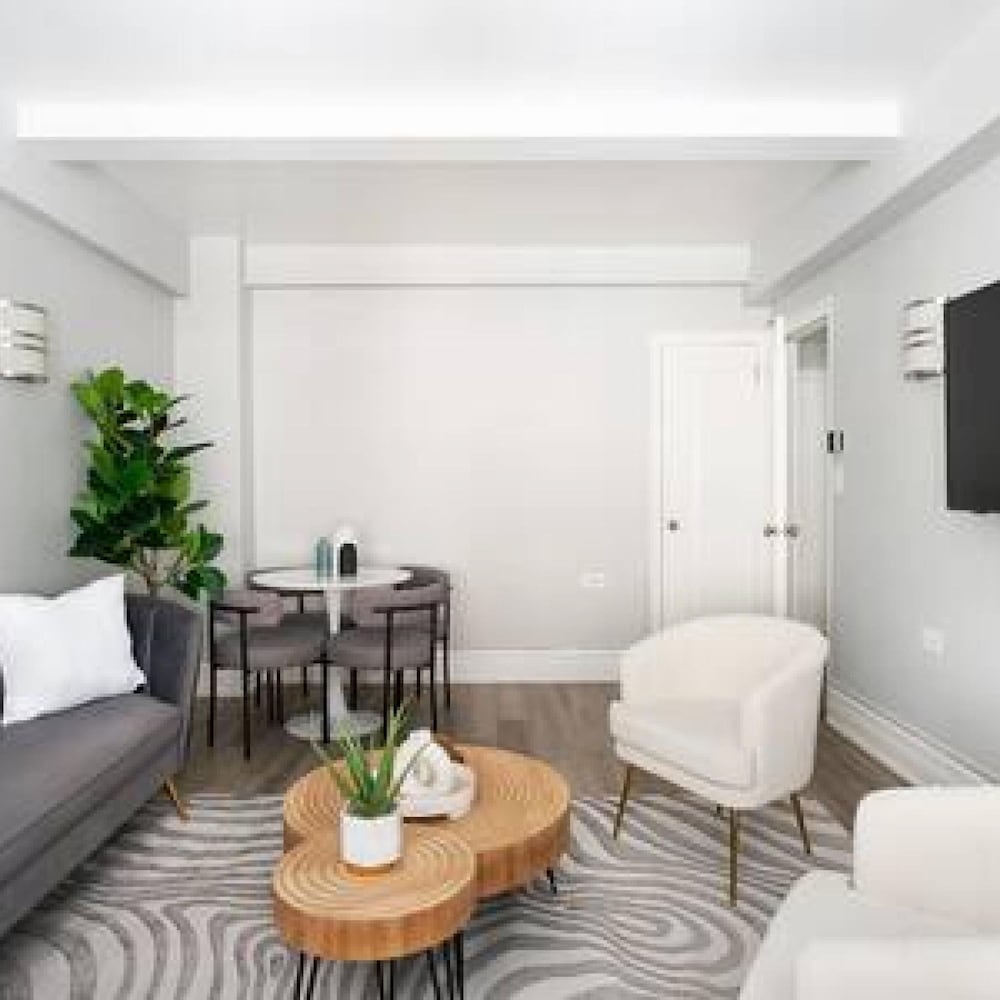73-201 New 1BR 1bth UWS Doorman Gym