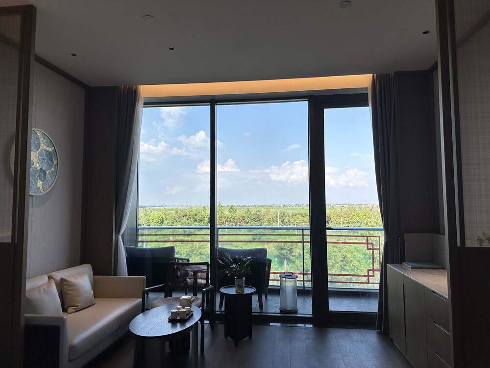 Blue City Fenghe Resort Hotel