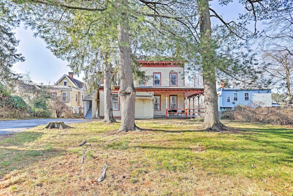 Centrally Located Apt in Victorian Mansion! view 4