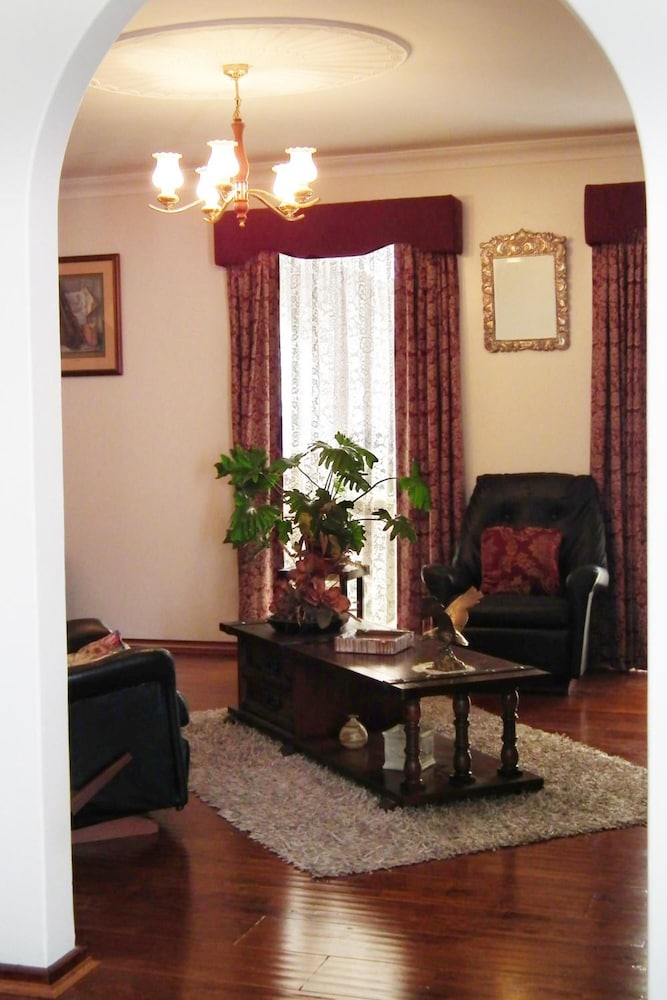 The Spanish Guesthouse, Private Rooms