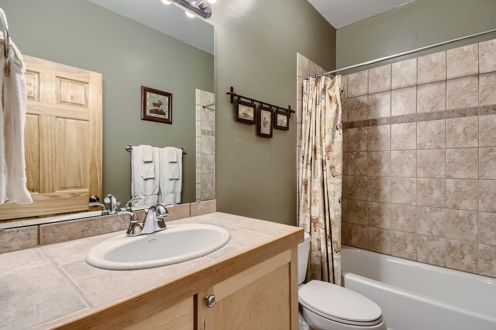 Summit County Vacations - 42 Burgundy 4br 3.5ba 4 Bedroom Townhouse by RedAwning - Property Image 9