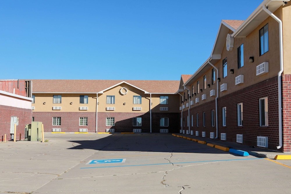 Gallup Vacations - Super 8 by Wyndham Gallup - Property Image 4