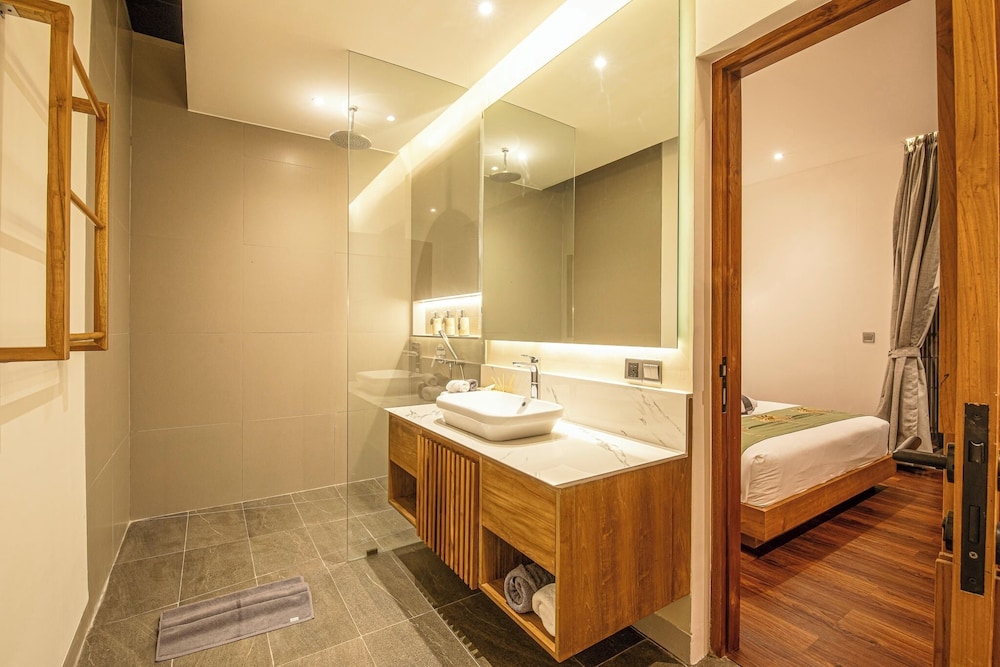 Opulent 6BR Villa, 400m From Canggus Golden Shore