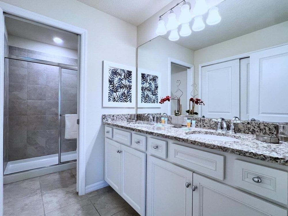 Large 5 Bed Family Townhome With Splash Pool 5 Bedroom Townhouse