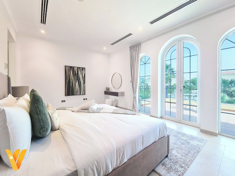 Venduras- Luxe 3BR Villa Jumeirah Park