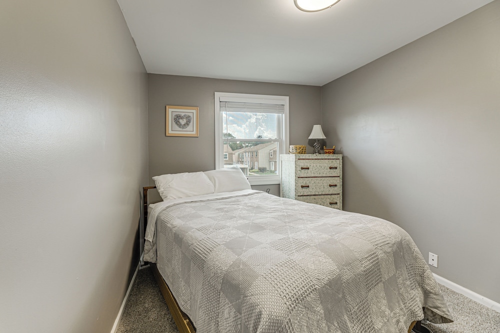 Townhome 10 Mi to Wpafb & Dayton!