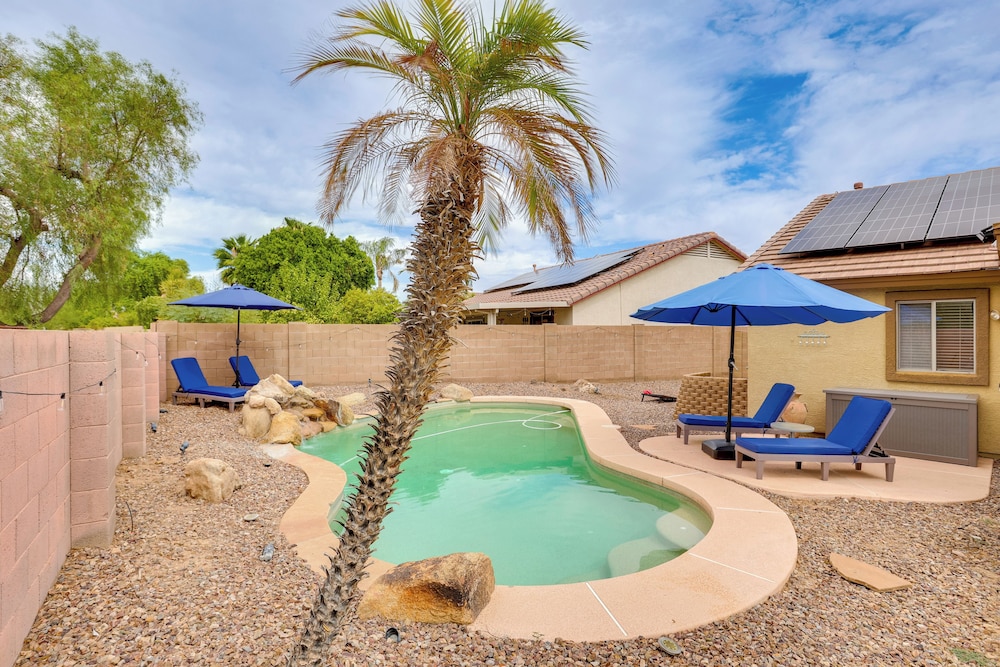 Spacious & Fenced Yard: Relaxing Home in Surprise
