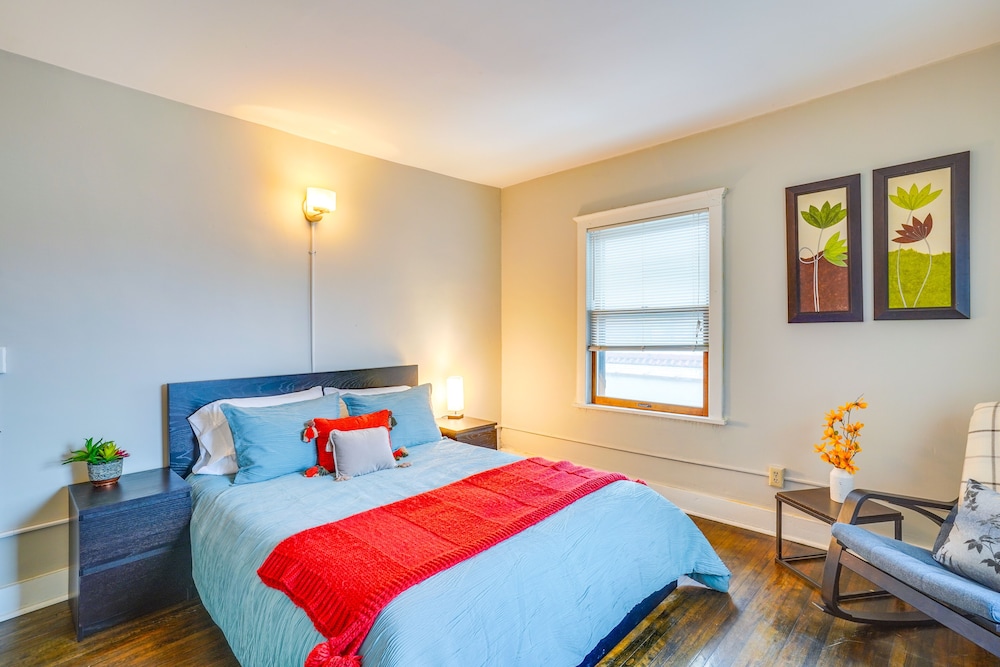 Cozy Minneapolis Apartment, 1 Mi to Downtown!