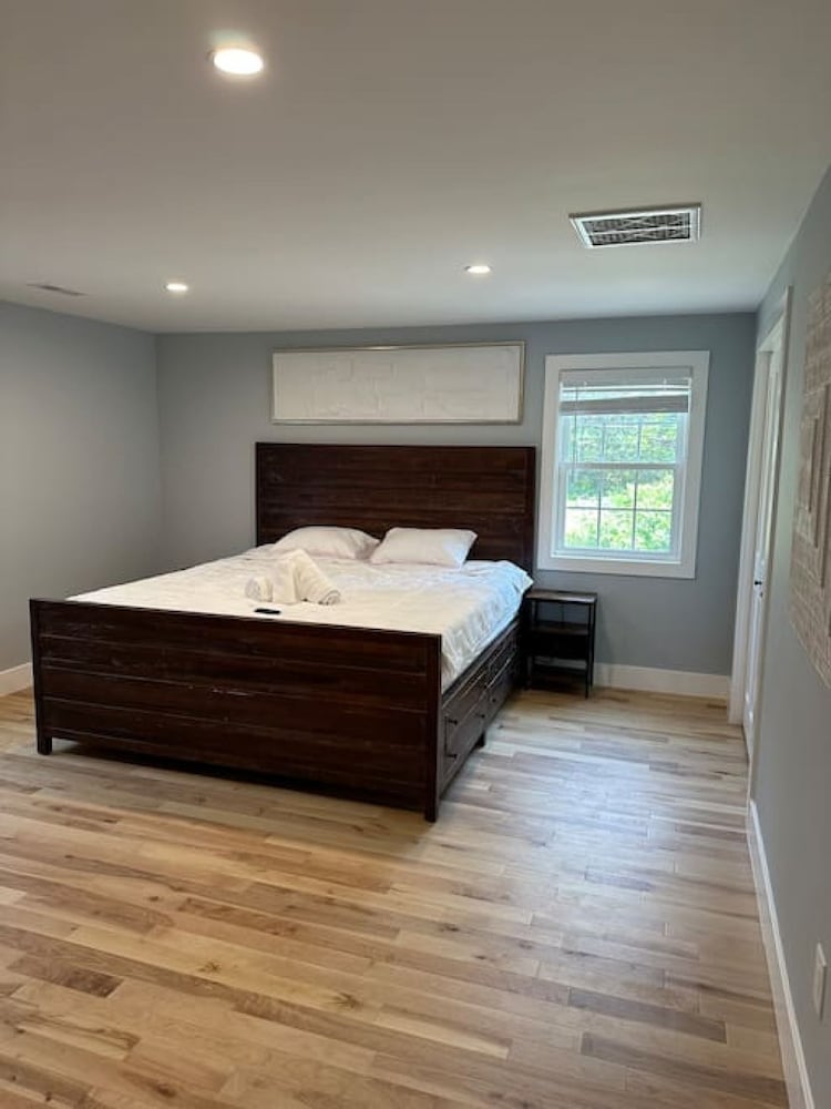 Lake Access 4 Bed 3 Bath HOT TUB