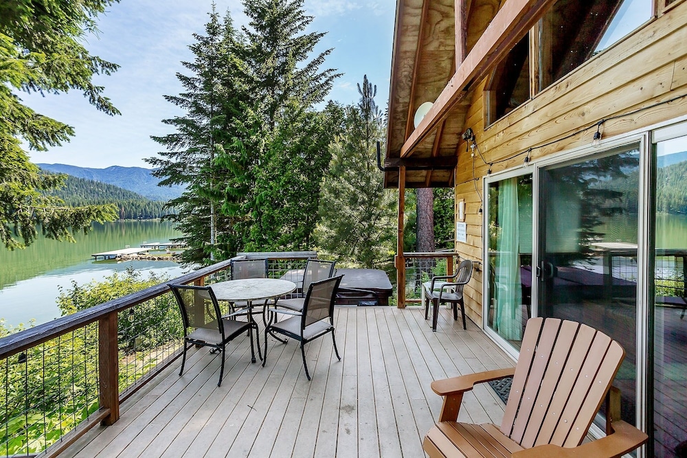 Journey's End On Fish Lake 2 Bedroom Home by NW Comfy Cabins by RedAwning view 2