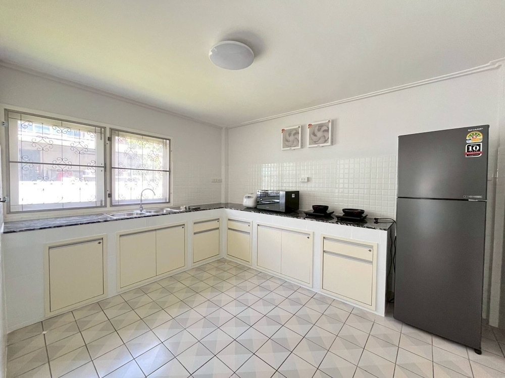 5 Beds 452sqm With Private Garden Pet-friendly Cctv Quiet and Homey